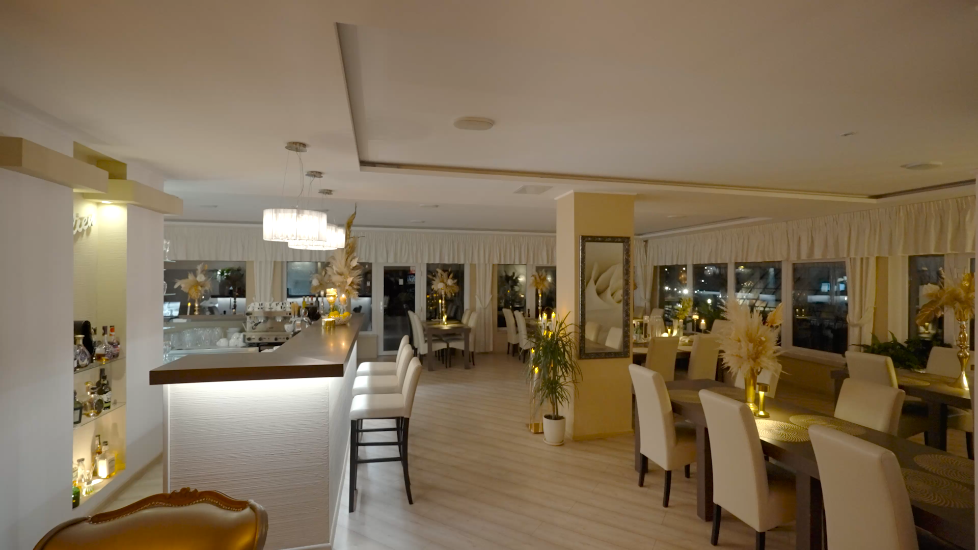 Jollien Restaurant video preview